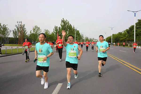 酒业跑步.jpg 酒业跑步.jpg